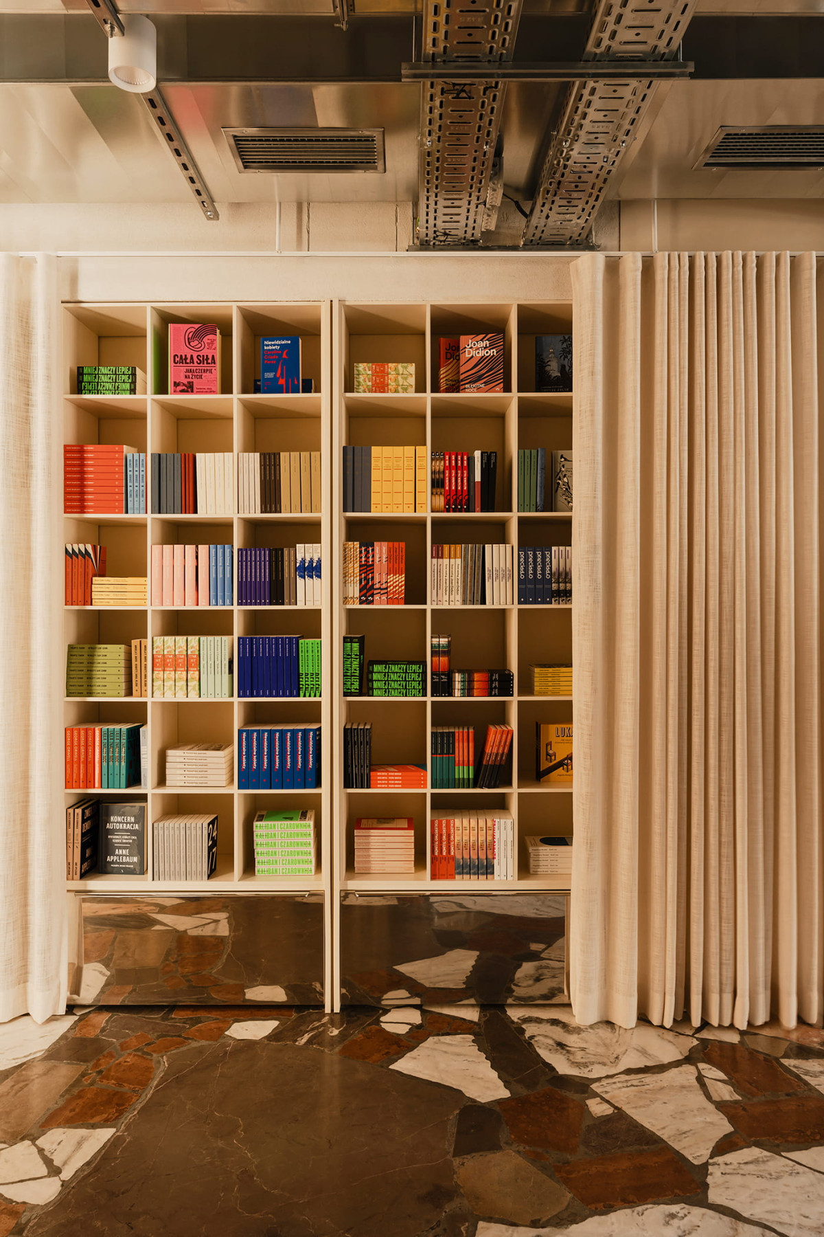 dom Ksiazki Poznań restauracja 